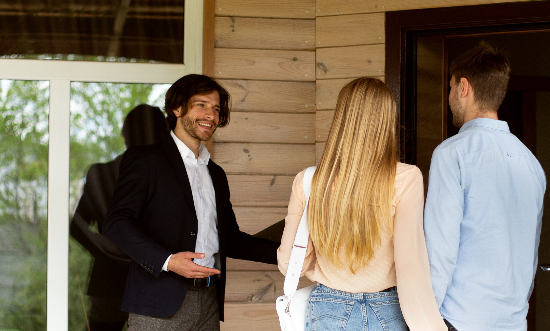 Desbloquea el Futuro: Cerraduras Inteligentes para tu Airbnb o propiedad en arriendo